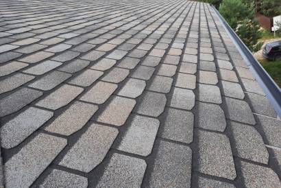 Наши работы — Комплексный монтаж гибкой черепицы Дёке с обустройством дымохода и вентиляции — фото