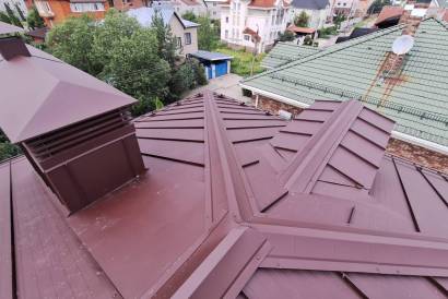 Комплексный монтаж кровли из двойного стоячего фальца RAL 3005 с установкой элементов — фото-1457_4