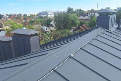 Комплексный монтаж кровли из двойного стоячего фальца RAL 7024 с установкой элементов безопасности водосточной системы Grand Line — фото-1457_6