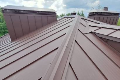 Комплексный монтаж кровли из двойного стоячего фальца RAL 8017 с установкой снегозадержателей Grand Line — фото-1457_5