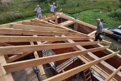 Монтаж цементно-песчаной черепицы BRAAS Таунус (цвет графит) с обустройством вентиляции и изготовлением дымника. — фото-1457_1