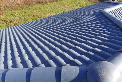 Монтаж цементно-песчаной черепицы BRAAS Таунус (цвет графит) с обустройством вентиляции и изготовлением дымника. — фото-1457_5