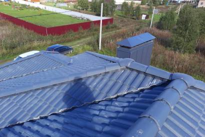 Монтаж цементно-песчаной черепицы BRAAS Таунус (цвет графит) с обустройством вентиляции и изготовлением дымника. — фото-1457_6