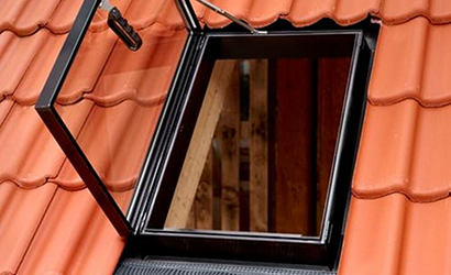 Окна-люки для выхода на крышу для неотапливаемых чердаков — Створка фиксируется в 3х положениях — фото