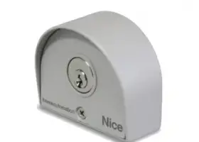 Ворота и калитки для панельных ограждений — замковый выключатель SELE — фото