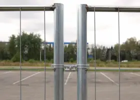 Временное ограждение Euro — Крепление секций Euro - прямой участок — фото