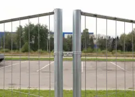 Временное ограждение Euro — Крепление секций Euro - угол — фото