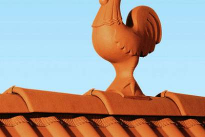 Цементно-песчаная черепица "Braas" — Декоративный элемент черепичной крыши Петух Большой — фото