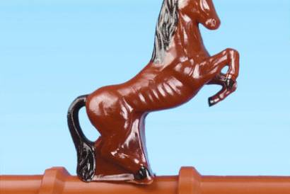 Цементно-песчаная черепица "Braas" — Декоративный элемент крыши Лошадь — фото